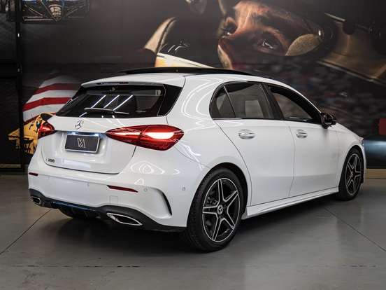 MERCEDES-BENZ-A 200-2023