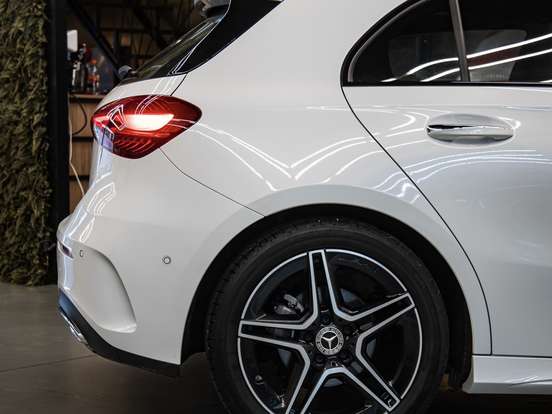MERCEDES-BENZ-A 200-2023