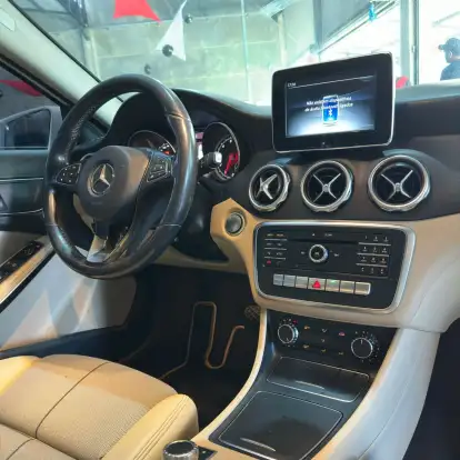 MERCEDES-BENZ-GLA 200-2018