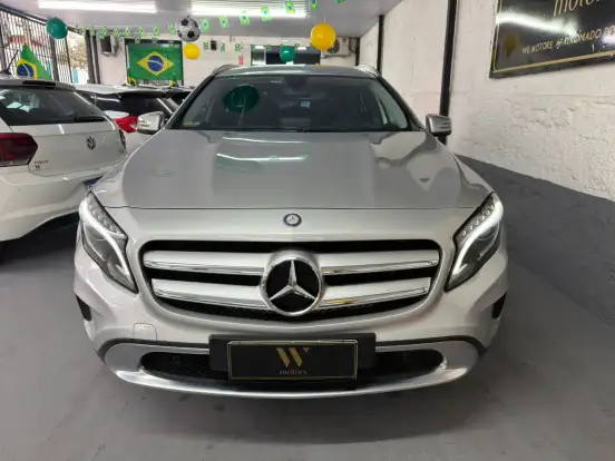 MERCEDES-BENZ-GLA 200-2017