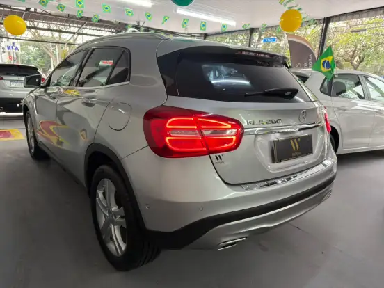 MERCEDES-BENZ-GLA 200-2017