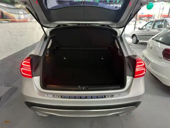 MERCEDES-BENZ-GLA 200-2017