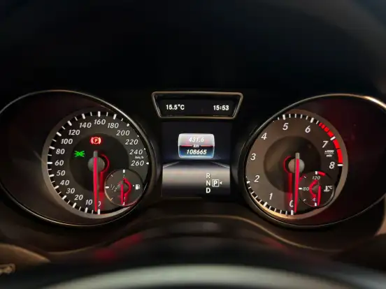 MERCEDES-BENZ-GLA 200-2017