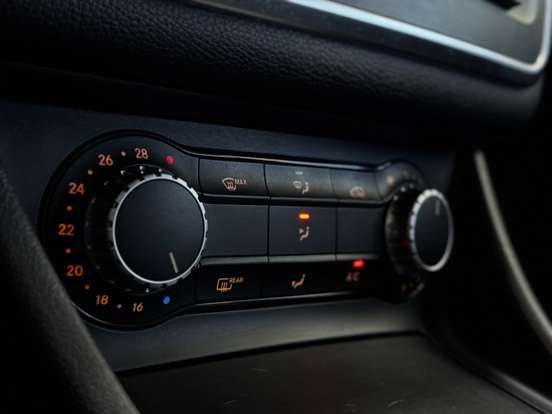 MERCEDES-BENZ-GLA 200-2016