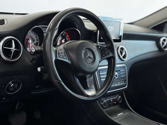 MERCEDES-BENZ-GLA 200-1.6 CGI STYLE 16V TURBO FLEX 4P AUTOMÁTICO MERCEDES-BENZ-GLA 200-2016