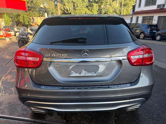 MERCEDES-BENZ-GLA 200-2017
