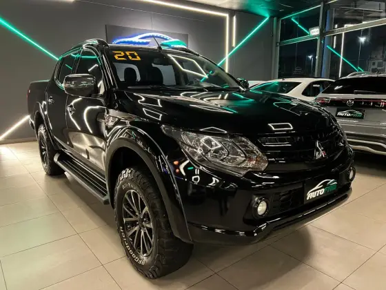 MITSUBISHI L200 TRITON 2.4 16V TURBO DIESEL SPORT HPE-S CD 4P 4X4 AUTOMÁTICO MITSUBISHI L200 TRITON 2.4 16V TURBO DIESEL SPORT HPE-S CD 4P 4X4 AUTOMÁTICO