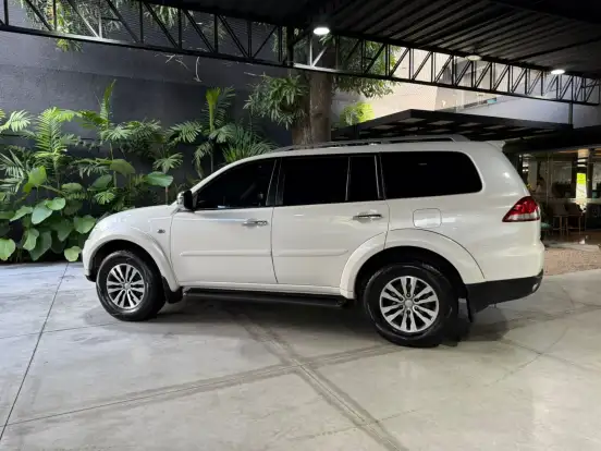 MITSUBISHI-PAJERO-3.2 HPE 4X4 7 LUGARES 16V TURBO INTERCOOLER DIESEL 4P AUTOMÁTICO MITSUBISHI-PAJERO-2017