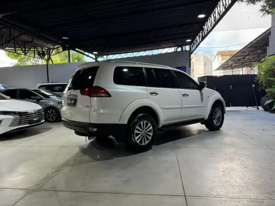 MITSUBISHI-PAJERO-3.2 HPE 4X4 7 LUGARES 16V TURBO INTERCOOLER DIESEL 4P AUTOMÁTICO MITSUBISHI-PAJERO-2017