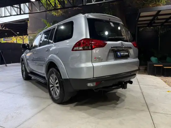 MITSUBISHI-PAJERO-3.2 HPE 4X4 7 LUGARES 16V TURBO INTERCOOLER DIESEL 4P AUTOMÁTICO MITSUBISHI-PAJERO-2017