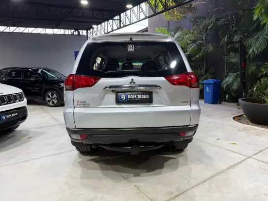 MITSUBISHI-PAJERO-3.2 HPE 4X4 7 LUGARES 16V TURBO INTERCOOLER DIESEL 4P AUTOMÁTICO MITSUBISHI-PAJERO-2017