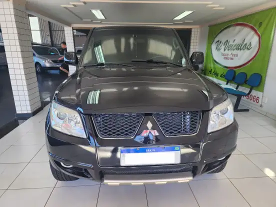 MITSUBISHI-PAJERO TR4-2.0 4X4 16V 140CV FLEX 4P AUTOMÁTICO MITSUBISHI-PAJERO TR4-2011