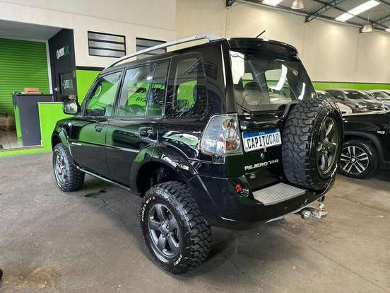 MITSUBISHI-PAJERO TR4-2.0 4X4 16V 140CV FLEX 4P AUTOMÁTICO MITSUBISHI-PAJERO TR4-2011