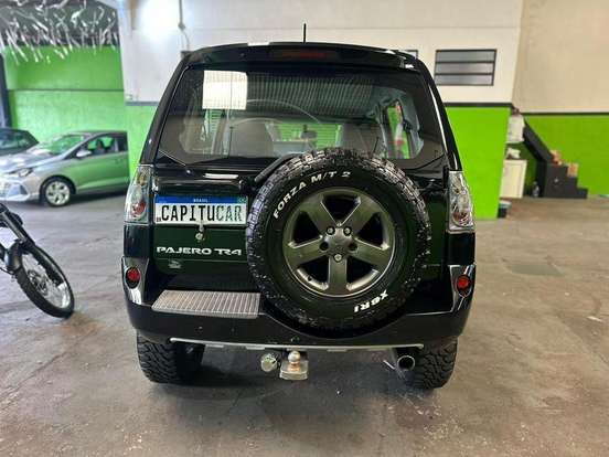 MITSUBISHI-PAJERO TR4-2.0 4X4 16V 140CV FLEX 4P AUTOMÁTICO MITSUBISHI-PAJERO TR4-2011