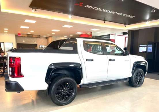 MITSUBISHI-TRITON-2026