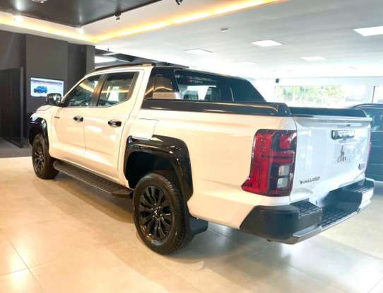 MITSUBISHI-TRITON-2026