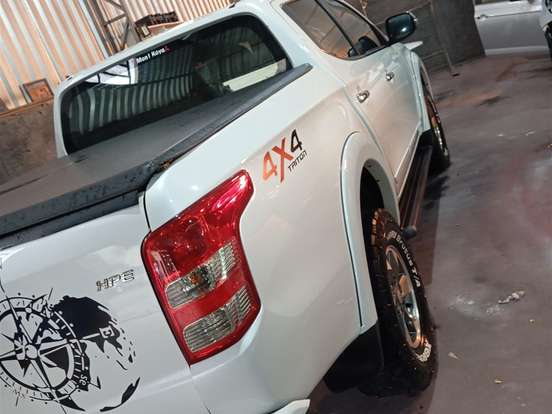 MITSUBISHI-L200 TRITON-2.4 16V TURBO DIESEL SPORT HPE CD 4P 4X4 AUTOMÁTICO MITSUBISHI-L200 TRITON-2019