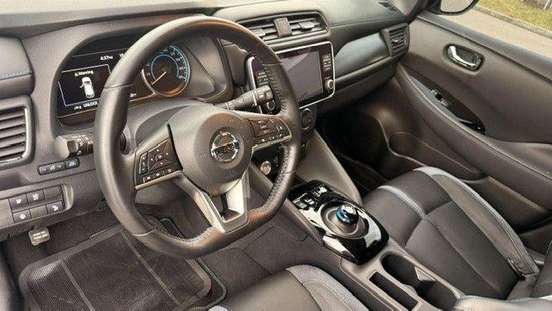 NISSAN-LEAF-2019