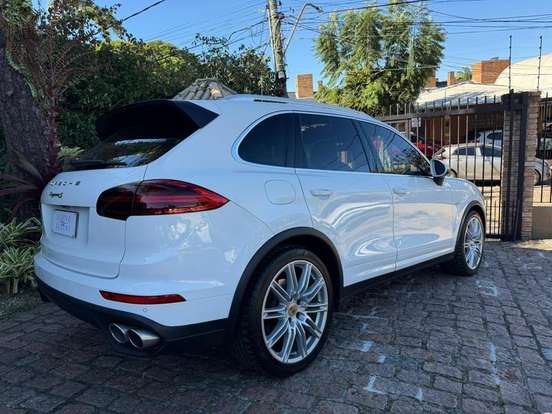 PORSCHE-CAYENNE-2016