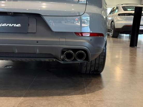PORSCHE-CAYENNE-2025