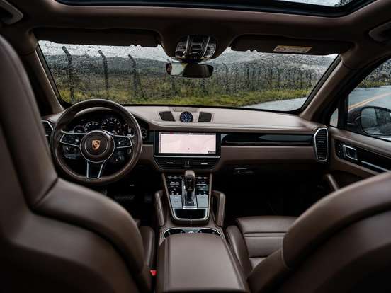PORSCHE-CAYENNE-2021