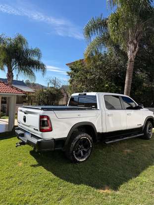 RAM-1500-5.7 V8 GASOLINA REBEL CD 4X4 AUTOMÁTICO RAM-1500-2022
