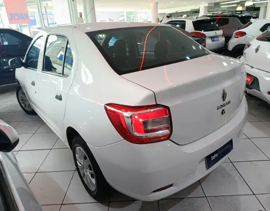 RENAULT-LOGAN-2021