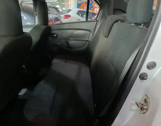 RENAULT-LOGAN-2021