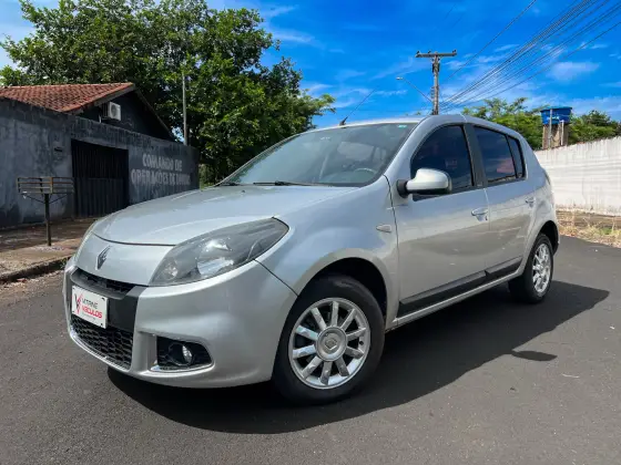 RENAULT SANDERO 1.6 PRIVILÉGE 16V FLEX 4P AUTOMÁTICO