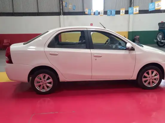 TOYOTA-ETIOS-1.5 XLS SEDAN 16V FLEX 4P MANUAL TOYOTA-ETIOS-2016