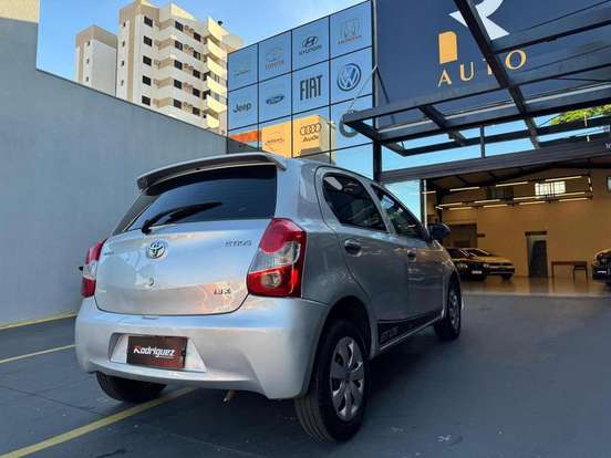 TOYOTA-ETIOS-2014