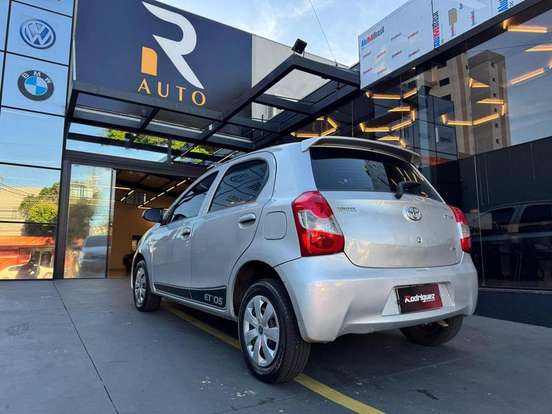 TOYOTA-ETIOS-1.3 X 16V FLEX 4P MANUAL TOYOTA-ETIOS-2014