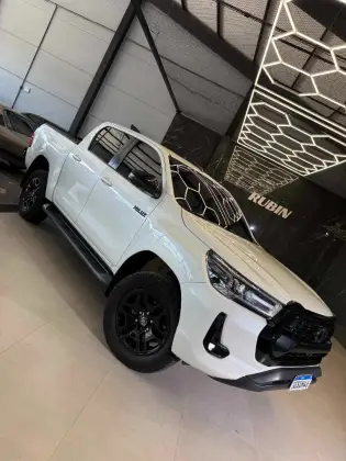 TOYOTA HILUX 2.8 D-4D TURBO DIESEL CD SRX 4X4 AUTOMÁTICO