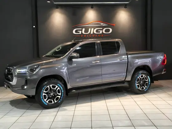 TOYOTA HILUX 2.8 D-4D TURBO DIESEL CD SRX 4X4 AUTOMÁTICO TOYOTA HILUX 2.8 D-4D TURBO DIESEL CD SRX 4X4 AUTOMÁTICO
