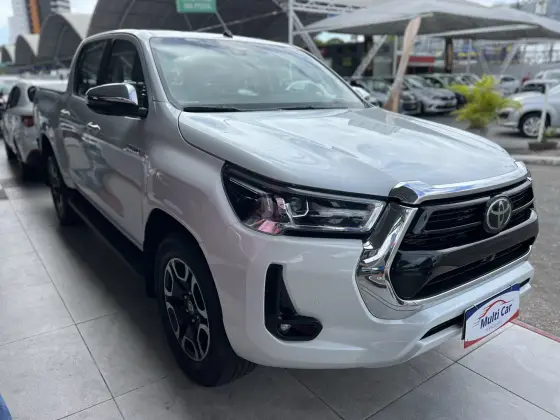 TOYOTA HILUX 2.8 D-4D TURBO DIESEL CD SRX 4X4 AUTOMÁTICO