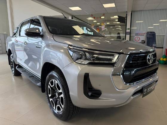TOYOTA HILUX 2.8 D-4D TURBO DIESEL CD SRV 4X4 AUTOMÁTICO
