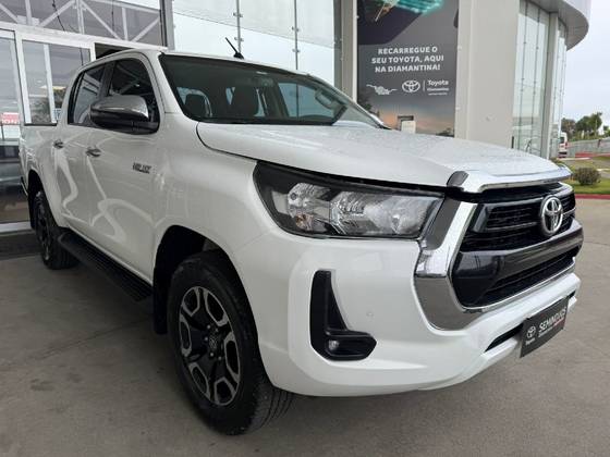 TOYOTA HILUX 2.8 D-4D TURBO DIESEL CD SRV 4X4 AUTOMÁTICO