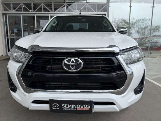 TOYOTA-HILUX-2021