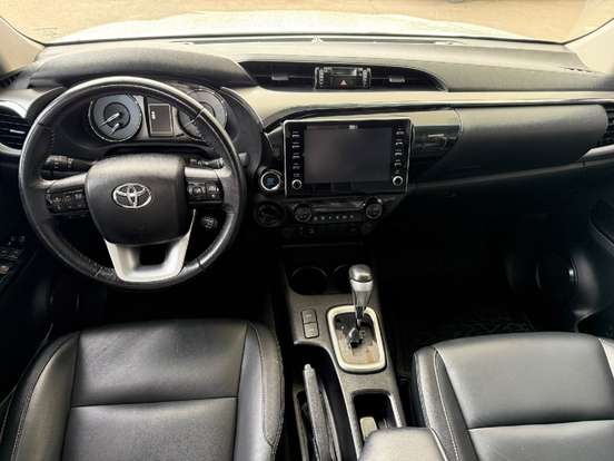 TOYOTA-HILUX-2021
