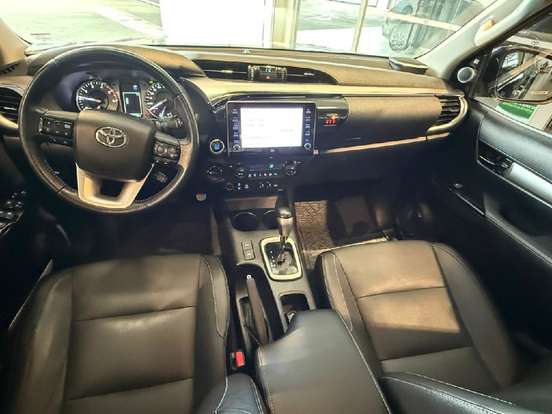 TOYOTA-HILUX-2.8 D-4D TURBO DIESEL CD SRX 4X4 AUTOMÁTICO TOYOTA-HILUX-2022