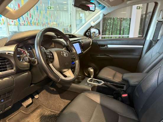 TOYOTA-HILUX-2022
