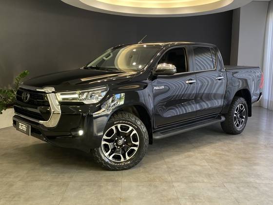 TOYOTA HILUX 2.8 D-4D TURBO DIESEL CD SRX 4X4 AUTOMÁTICO