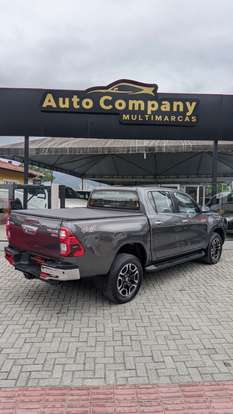 TOYOTA-HILUX-2022