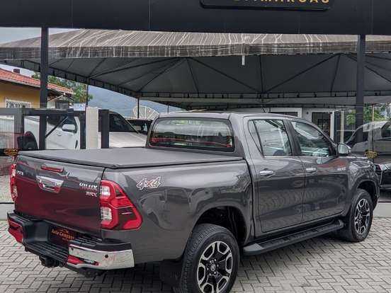 TOYOTA-HILUX-2.8 D-4D TURBO DIESEL CD SRX 4X4 AUTOMÁTICO TOYOTA-HILUX-2022
