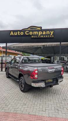 TOYOTA-HILUX-2022