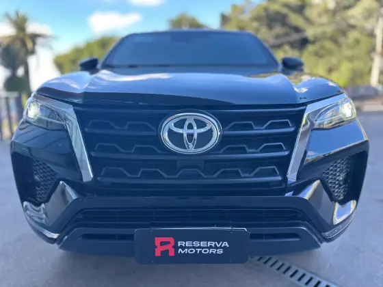 TOYOTA HILUX SW4 2.7 VVT-i FLEX SRV 7L 4X2 AUTOMÁTICO TOYOTA HILUX SW4 2.7 VVT-i FLEX SRV 7L 4X2 AUTOMÁTICO