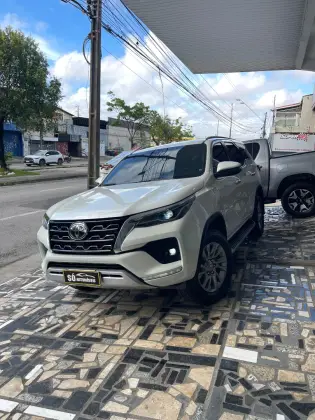TOYOTA HILUX SW4 2.8 D-4D TURBO DIESEL SRX 7L 4X4 AUTOMÁTICO TOYOTA HILUX SW4 2.8 D-4D TURBO DIESEL SRX 7L 4X4 AUTOMÁTICO