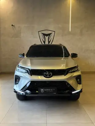 TOYOTA-HILUX SW4-2024