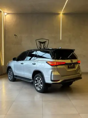 TOYOTA-HILUX SW4-2024