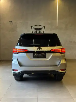 TOYOTA-HILUX SW4-2024